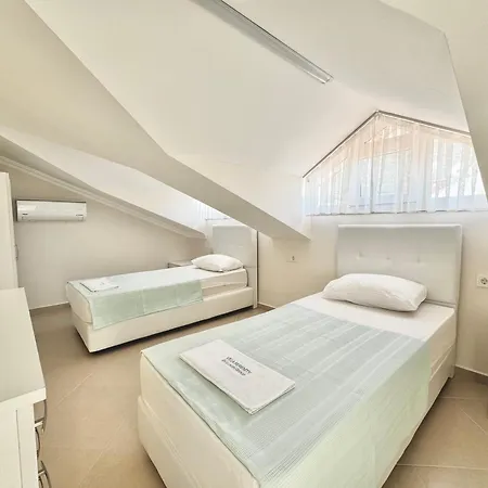 Serenity By Luxury Group ヴィラ